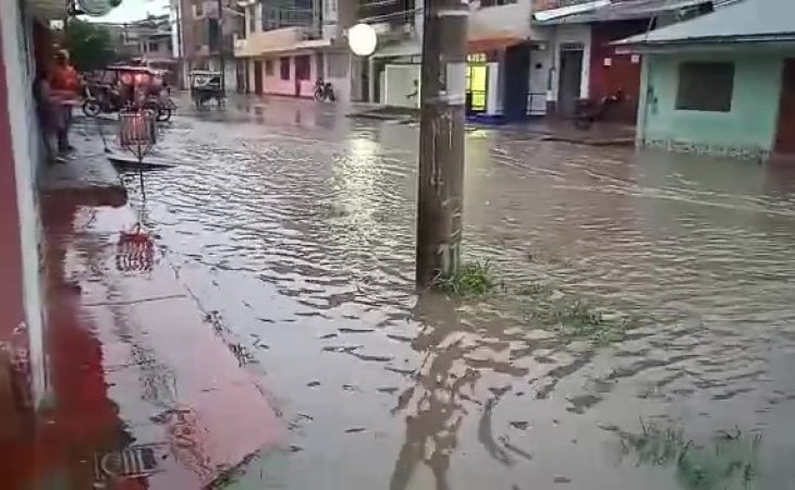 JR Puno con Libertad quedó inundado luego de la torrencial lluvia_Moment